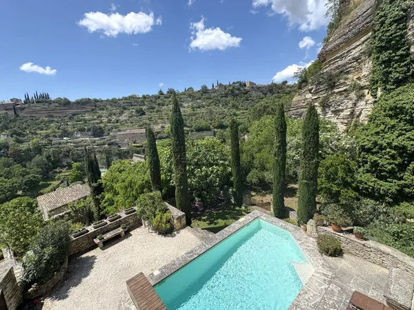 Gordes - Superbe Maison de village au calme avec vue panoramique, d'une superficie de 145 m², compre