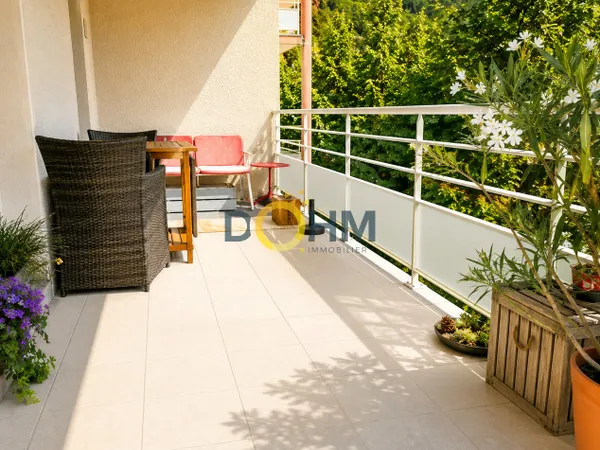 Appartement T3 lumineux avec grand balcon, garage et parkin