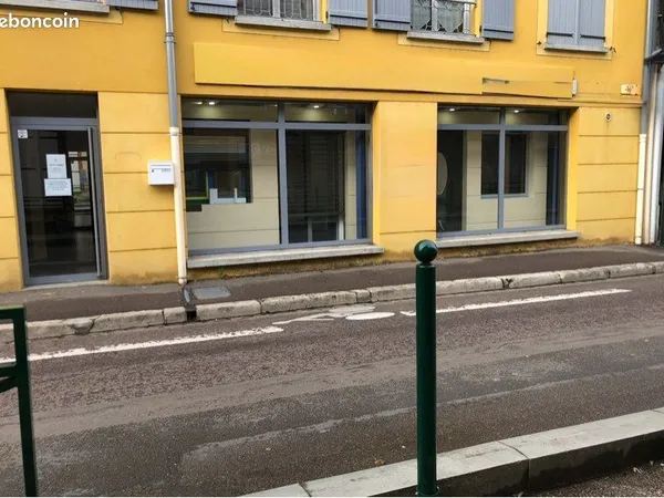 Local commercial 100m2 sens centre ville