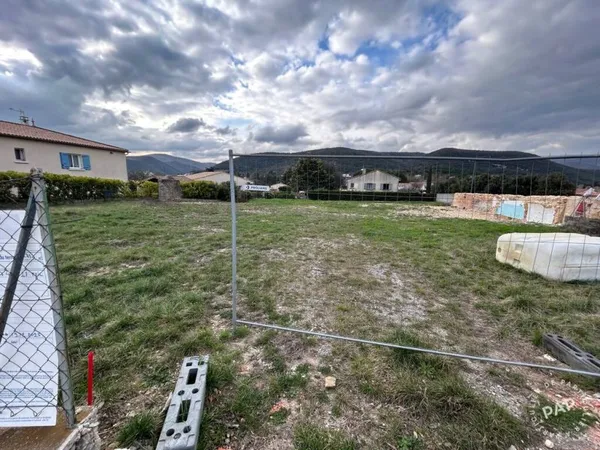 Terrain 326 m²