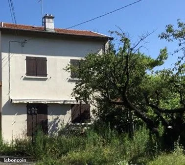 Maison indépendante à aménager avec jardin - villeurbanne gratte-ciel