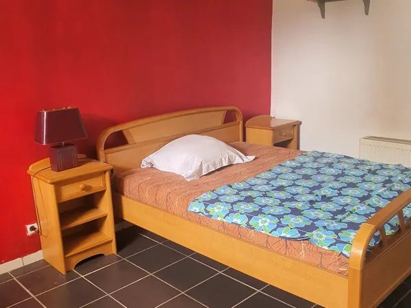Chambre meublée prête à louer