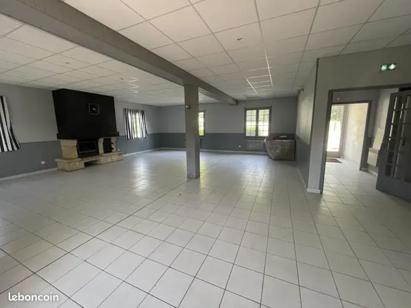Bureau 371 m²