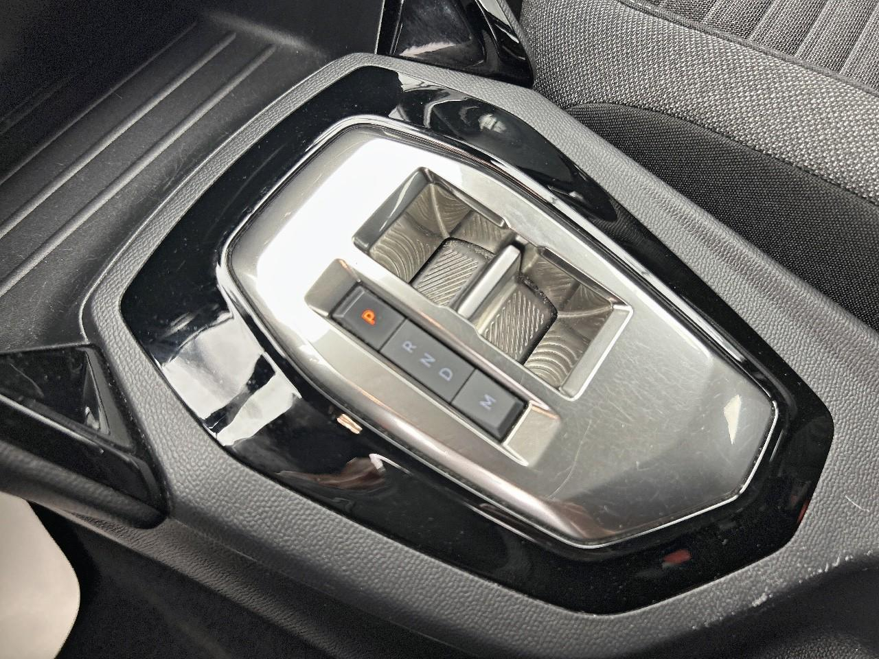 Peugeot 2008 puretech 130 s&s eat8 style — photo 17