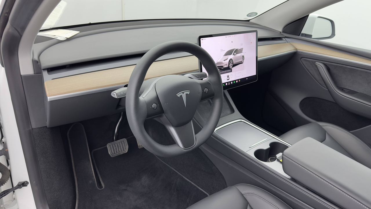 Tesla MODEL Y RWD — photo 20