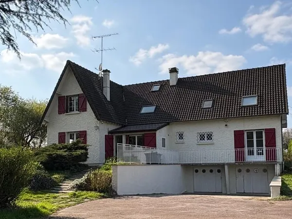 MAISON DE 226M2 SUR SOUS SOL TOTAL ET TERRAIN DE 3550M2