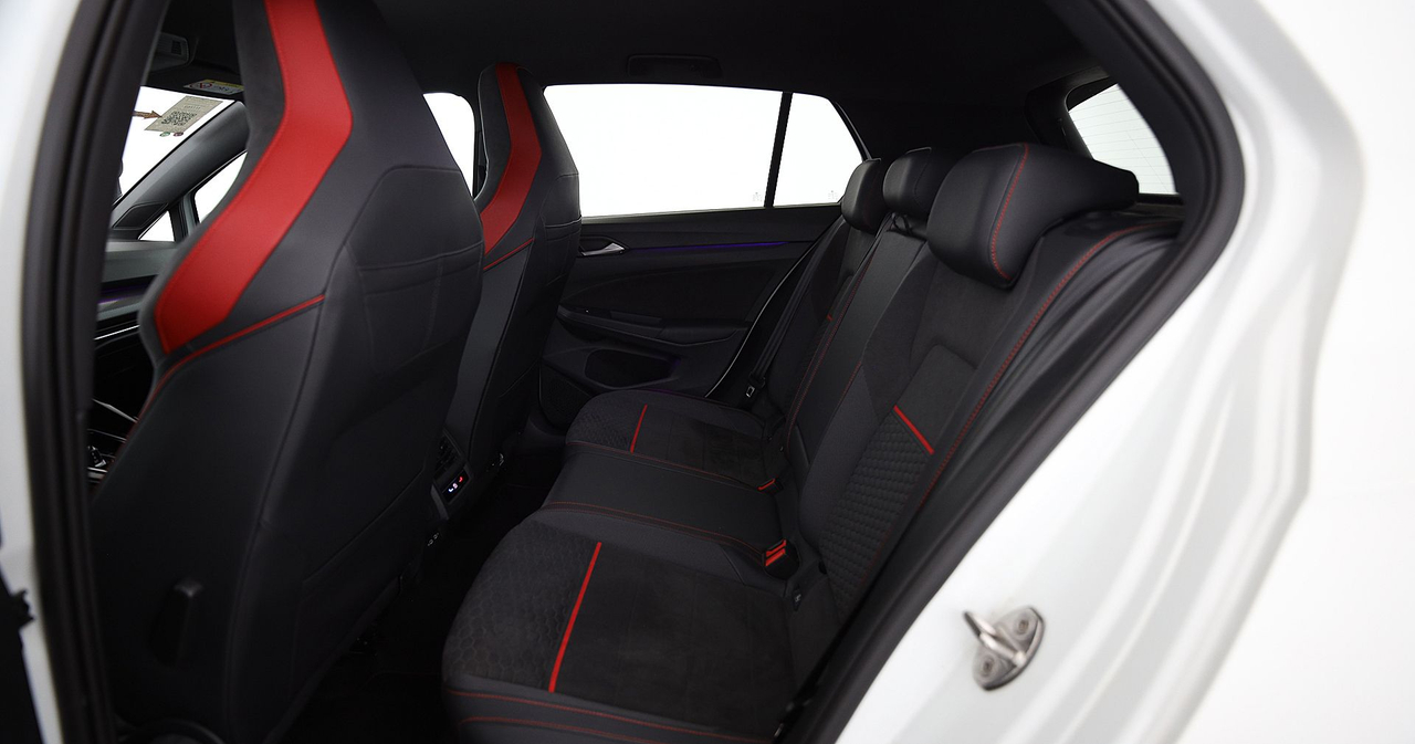 Volkswagen Golf 8 — photo 31