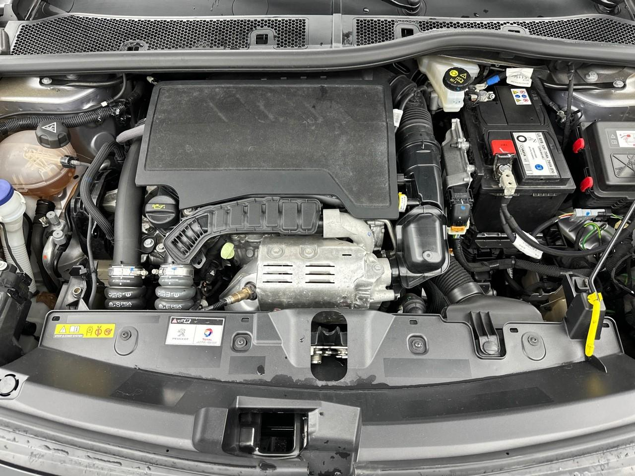Peugeot 2008 puretech 130 s&s eat8 allure pack — photo 13