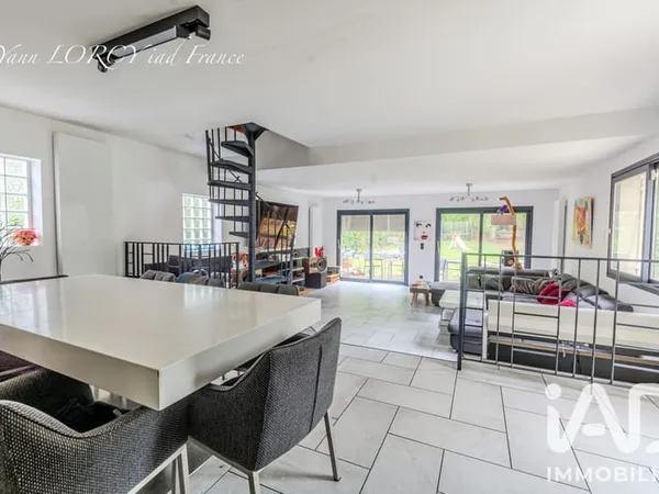 Maison 8 pièces 204 m²
