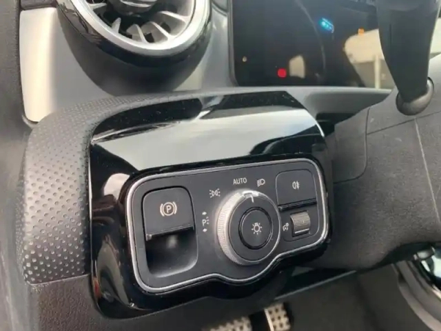 Mercedes Cla 180 d 116ch amg line 8g-dct — photo 14