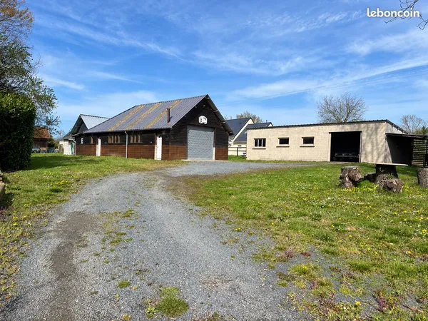 À LOUER - LOCAL PROFESSIONNEL 370 m² + TERRAIN