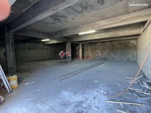 Local 163 m² Saint-Pierre