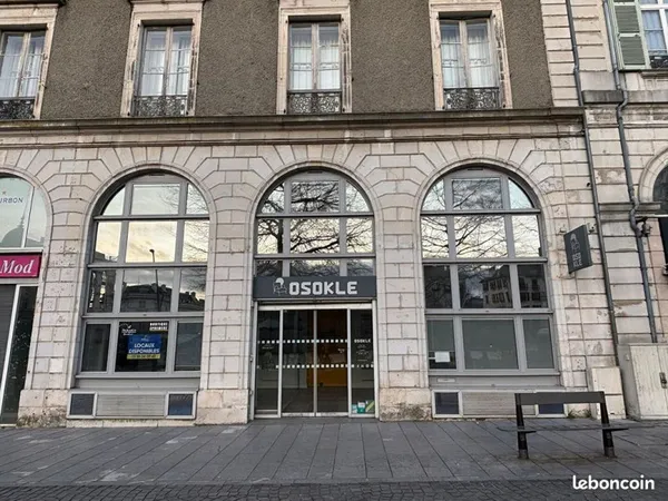 Local commercial 266 m² PAU