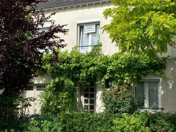 Maison de ville en pleine verdure