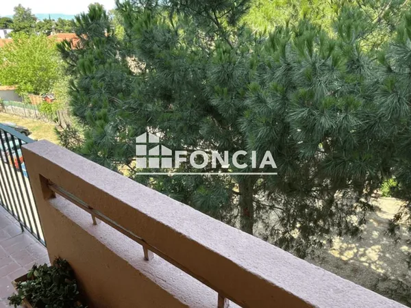 Appartement avec locataire en place- 5 pièces de 100 m² avec balcon, cave et parking