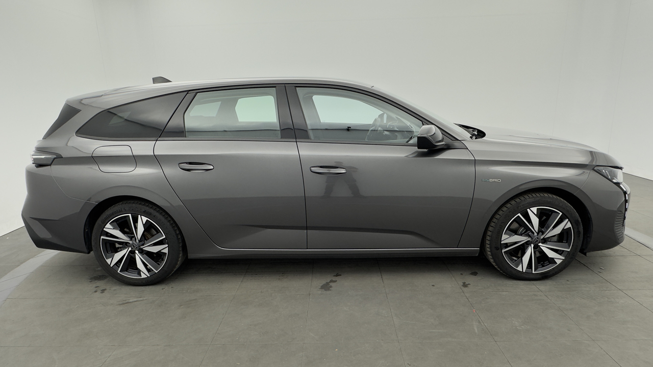 Peugeot 308 SW PHEV 180 e-EAT8 — photo 6