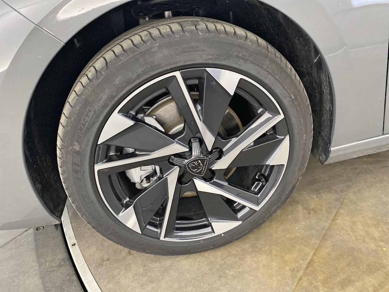 Peugeot 308 hybrid 145 e-dcs6 allure — photo 11