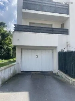 Place de parking double- bussy st georges (77)