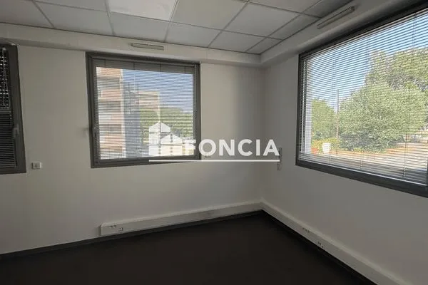 Local professionnel 4 pièces 72 m²