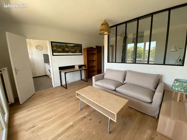 LOUE F1 BIS MEUBLÉ 40 m² - BALCON 8 m² - PARKING - CAVE - REIMS en FACE NEOMA