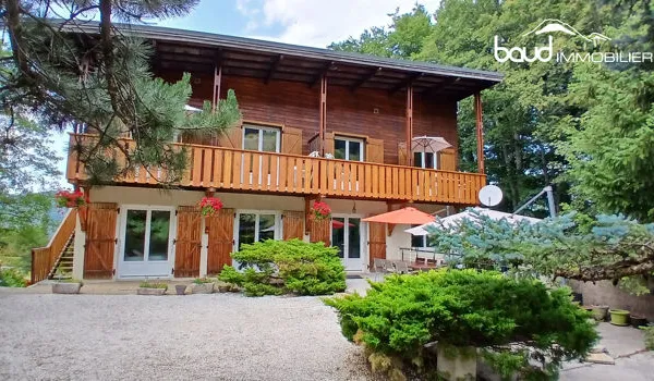 Maison 10 pièces 227 m²