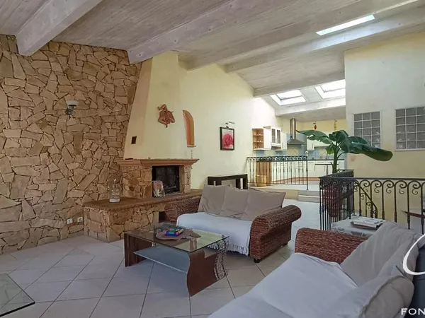 Maison de village de 110 m2 et grand garage - Frejus centre ville