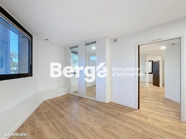 Bureaux 779 m²