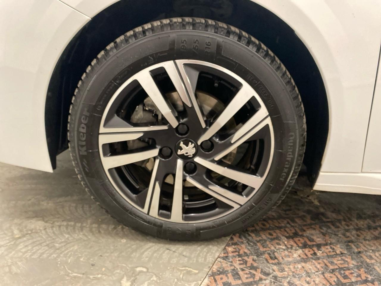 Peugeot 208 puretech 100 s&s eat8 allure — photo 16