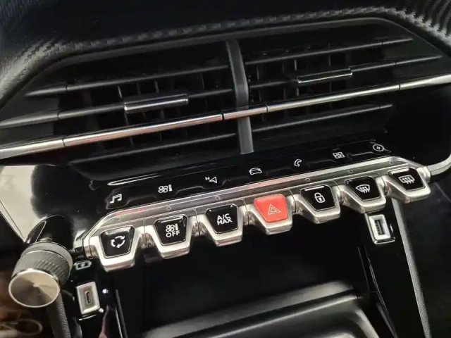Peugeot 2008 electrique 136 ch — photo 15