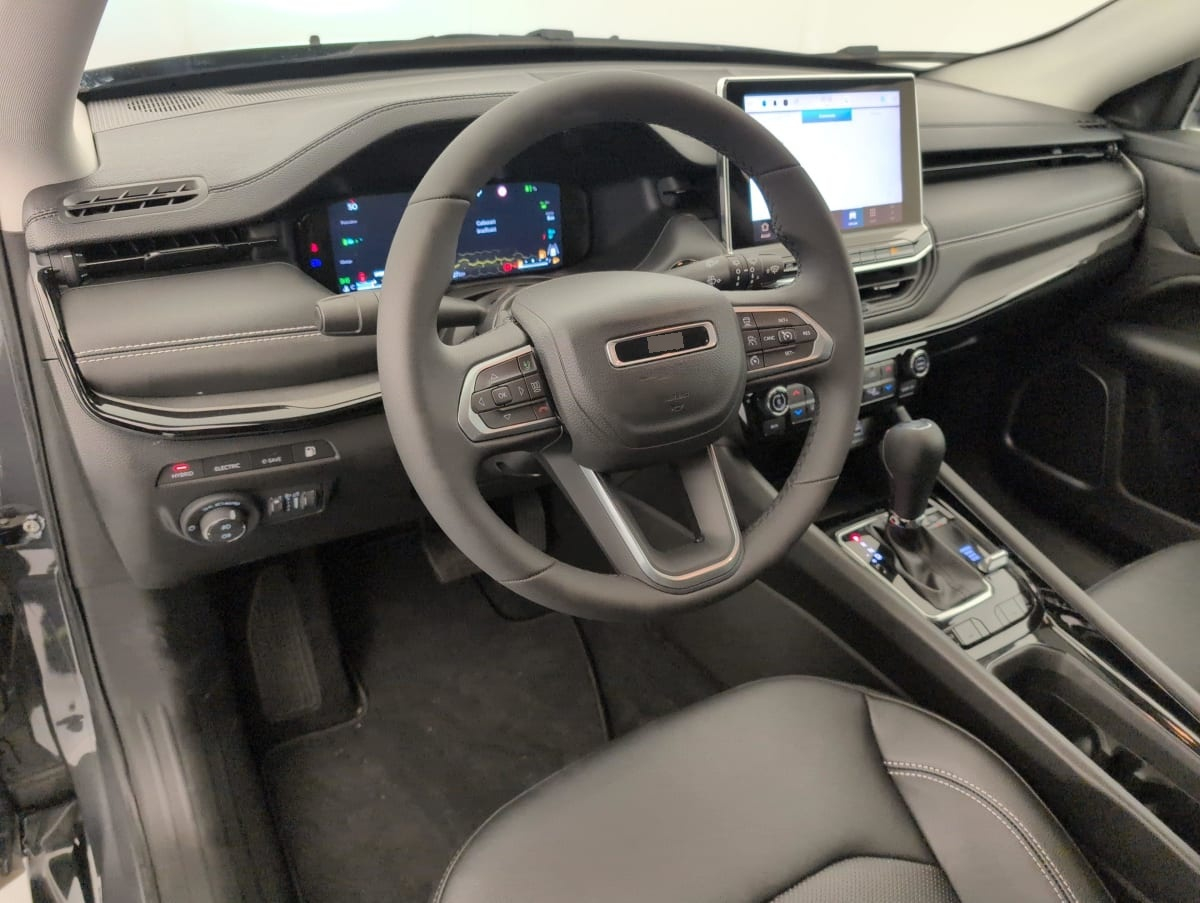Jeep Compass — photo 16