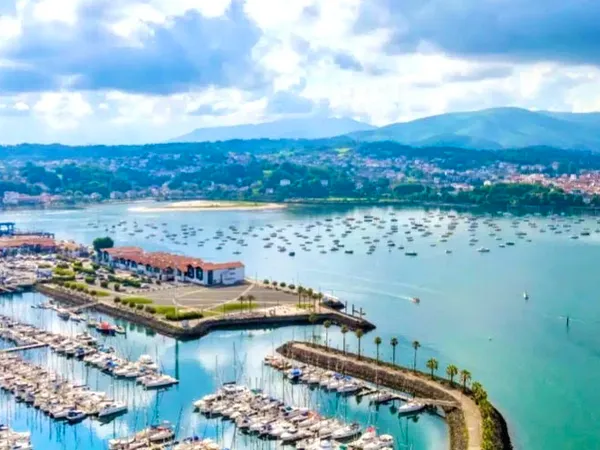 A VENDRE SUPERBE T2 AVEC BALCON SUR HENDAYE
