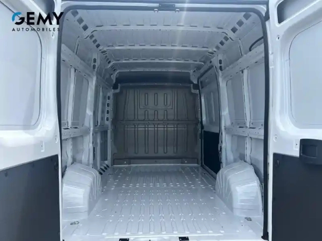 Peugeot Boxer fgn diesel 140 ch l2h2 3.3 t manuelle — photo 6