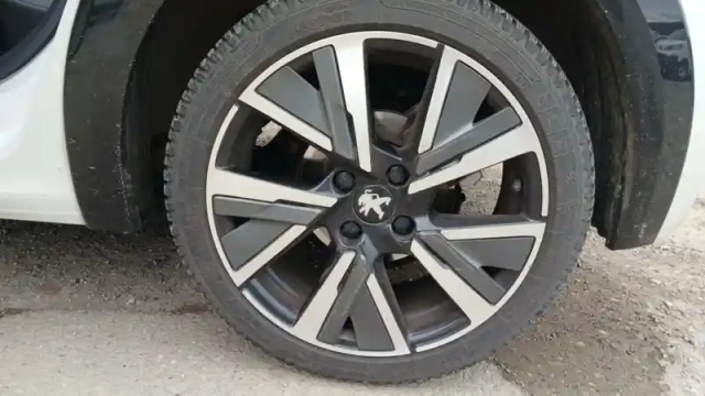 Peugeot 208 puretech 100 s&amp;s bvm6 — photo 116