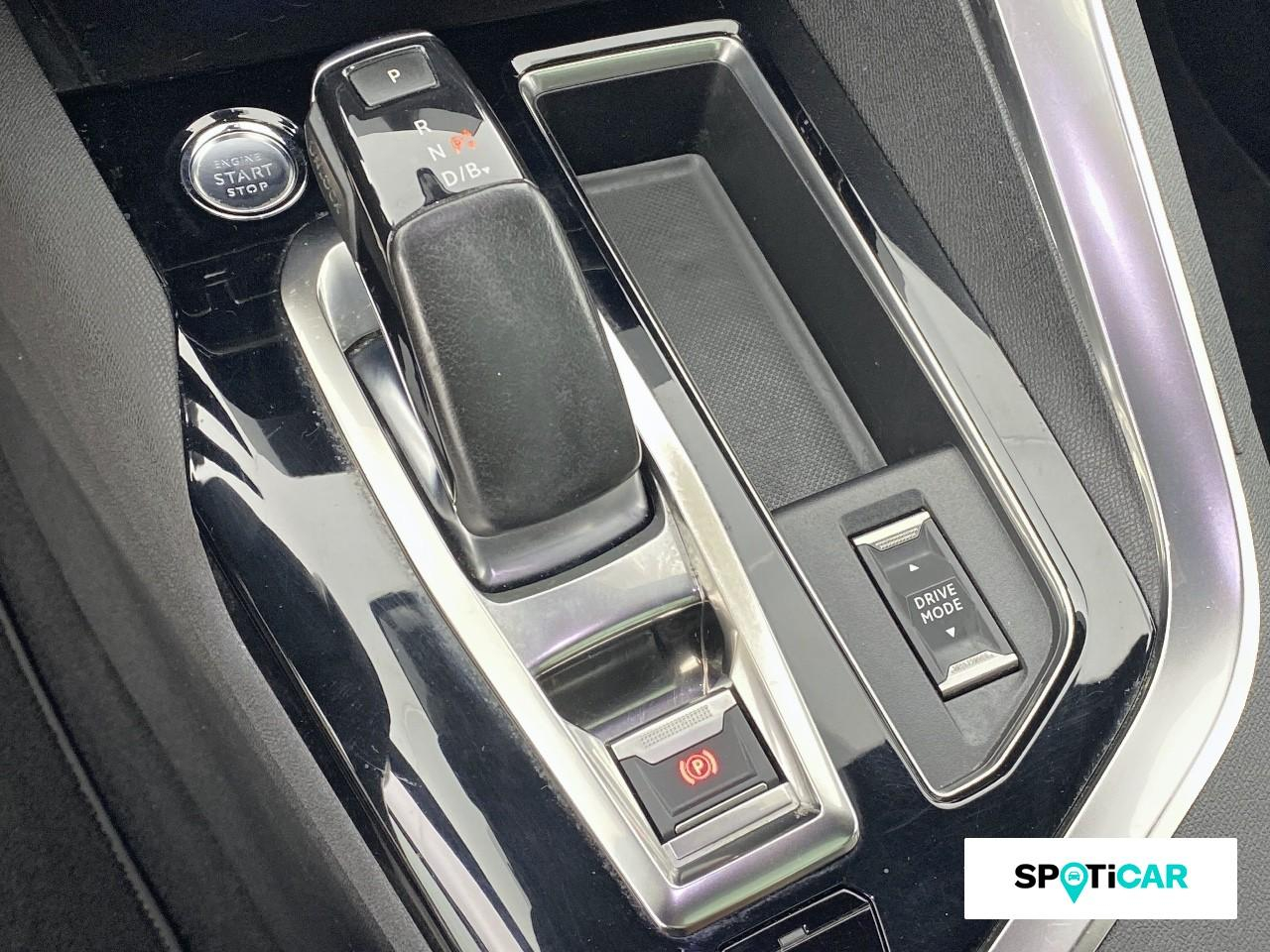 Peugeot 3008 hybrid4 300ch gt e-eat8 — photo 14