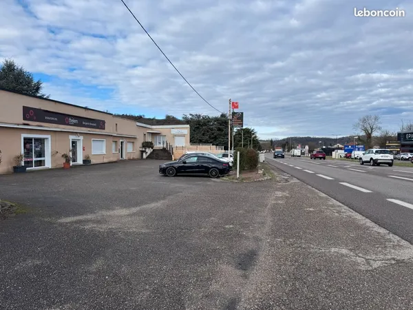 Bureaux + stockage sécurisé 160 m² - visibilité D1085 - A43 à 3 min