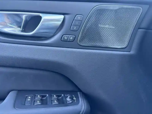 Volvo Xc60 t6 hybride rechargeable 350ch black edition geartronic 8 awd — photo 8