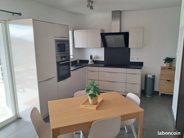 F3 entièrement Meublé Résidence PERRU Location Etudiante 57m2 excellent état terrasse couverte et st
