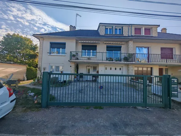 Immeuble de 3 lots avec garage et jardin