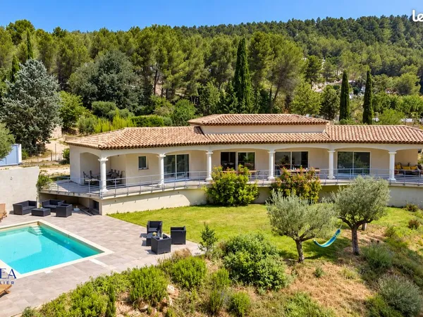 Villa 10 pièces 340 m²