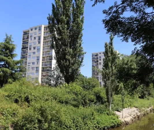Beau 4 pièces de 82 m² dans résidence standing avec parc paysagé, tennis et piscine privative