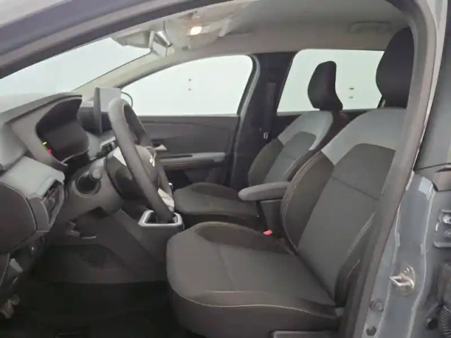 Dacia Jogger tce 110 7 pl — photo 18