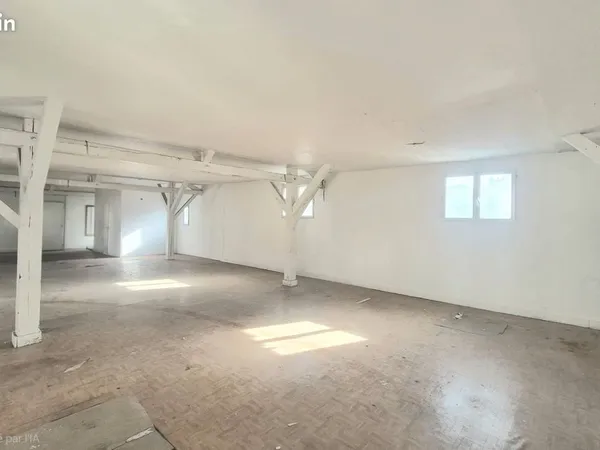 Local 123 m² AUBERVILLIERS