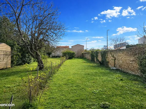 Terrain de 429m2 en plein centre-ville
