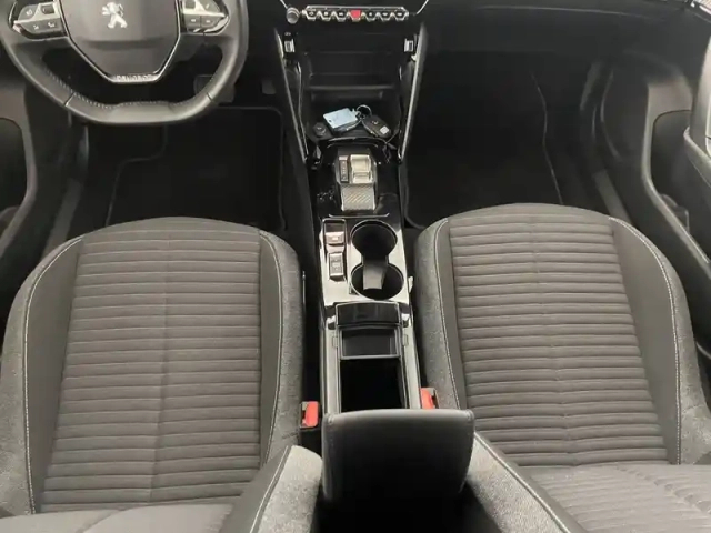 Peugeot 2008 electrique 136 ch — photo 25