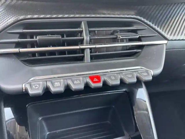 Peugeot 208 puretech 75 s&amp;s bvm5 — photo 18