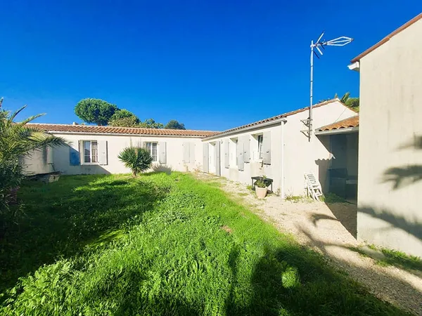 LE CHÂTEAU-D'OLÉRON - MAISON DE PLAIN-PIED AVEC JARDIN ET GARAGE
