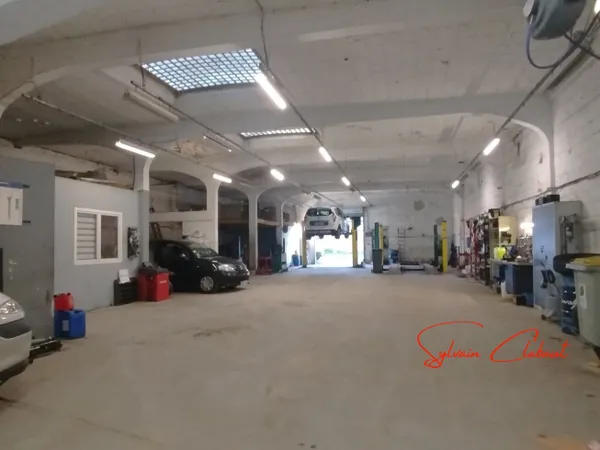 Garage/Atelier local commercial/loft rare sur le marché