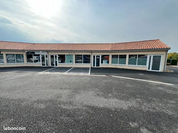 Local commercial de 53m2 à Smarves