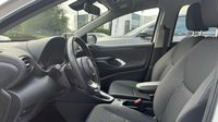 Toyota Yaris 116h Dynamic 5p MY22 — photo 12