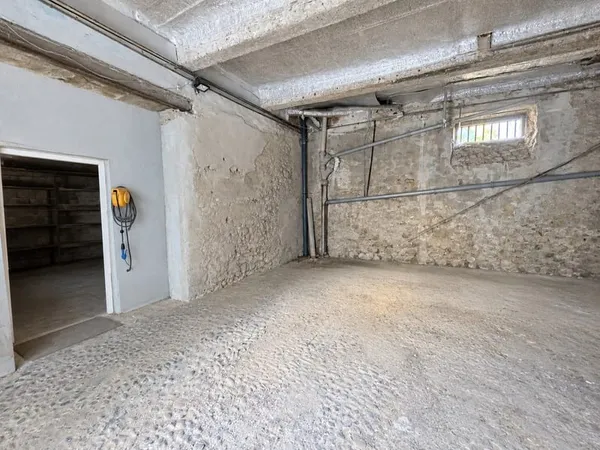 A VENDRE GARAGE 90m2 CENTRE LIMOUX